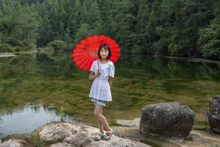 拉夏贝尔(06116)：管理人正有秩序地进行破产重整相关工作 继续停牌