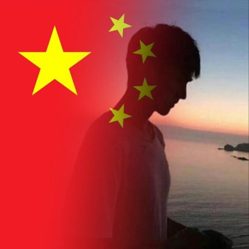 逃离残破的船只