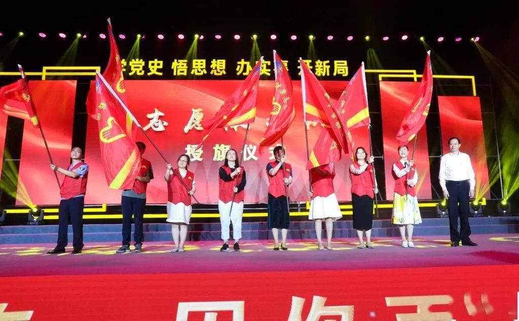 大型警车找轮胎